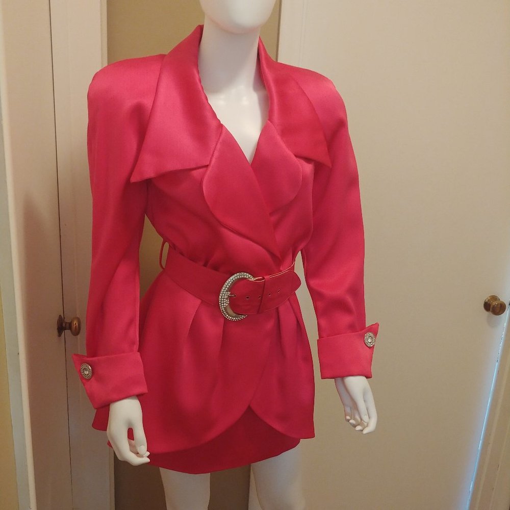 Show-Stopping And Satiny Smooth! - image 8